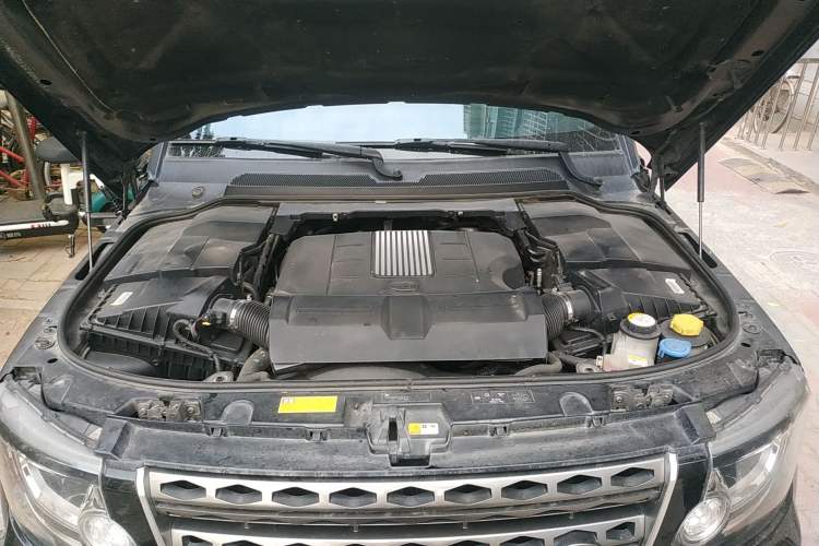 Used Land Rover Discovery 2016 3.0 SC V6 HSE Engine Bay