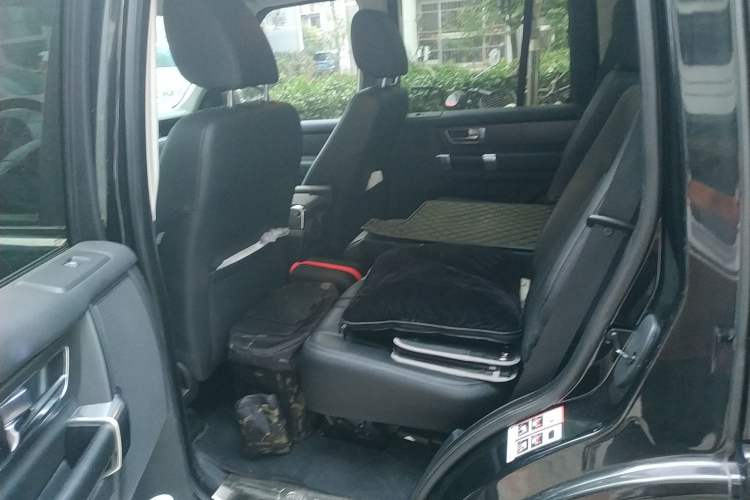Used Land Rover Discovery 2016 3.0 SC V6 HSE Left Rear Seat