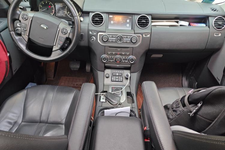 Used Land Rover Discovery 2016 3.0 SC Obsidian Black Heritage Edition SE Center Console