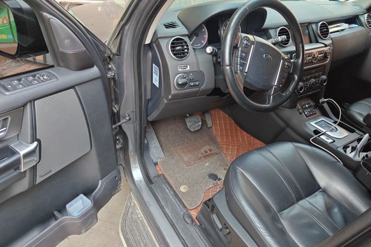Used Land Rover Discovery 2016 3.0 SC Obsidian Black Heritage Edition SE Driver Seat