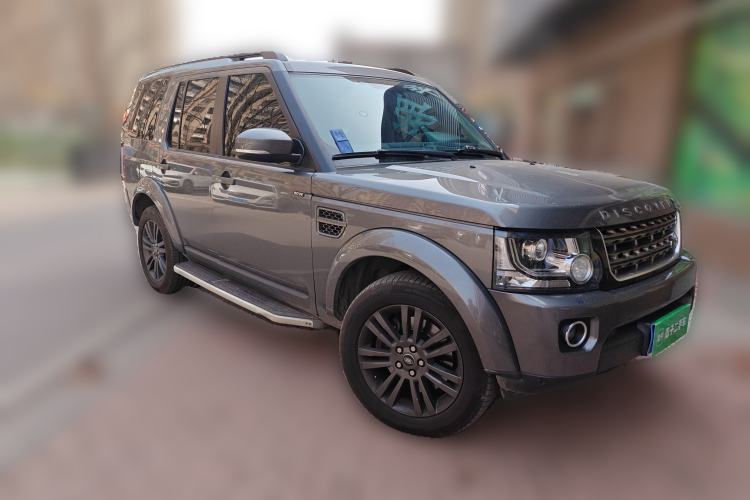 Used Land Rover Discovery 2016 3.0 SC Obsidian Black Heritage Edition SE Front Right 45 Deg