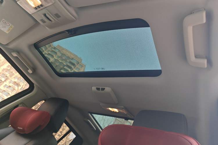 Used Land Rover Discovery 2016 3.0 SC Obsidian Black Heritage Edition SE Headliner