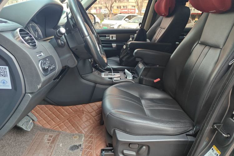 Used Land Rover Discovery 2016 3.0 SC Obsidian Black Heritage Edition SE Left Front Seat