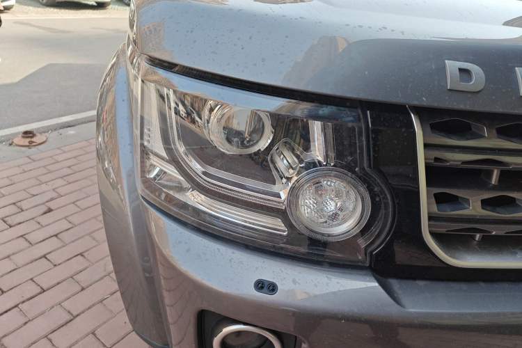 Used Land Rover Discovery 2016 3.0 SC Obsidian Black Heritage Edition SE Right Front Headlight