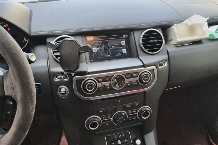 Used Land Rover Discovery 2016 3.0 SC Obsidian Black Heritage Edition SE Audio And AC Panel
