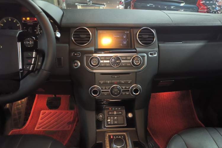 Used Land Rover Discovery 2016 3.0 SC V6 SE Audio And AC Panel