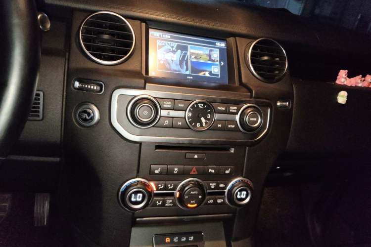 Used Land Rover Discovery 2016 3.0 SC V6 HSE Audio And AC Panel