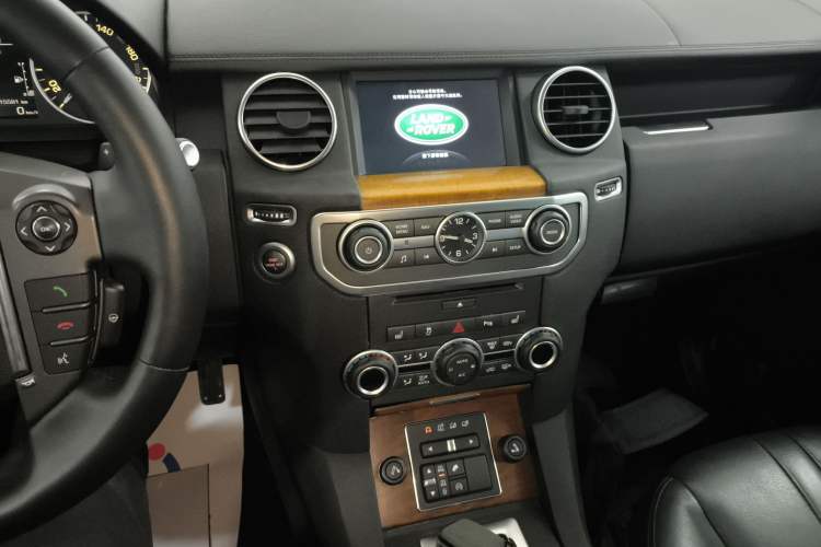 Used Land Rover Discovery 2016 3.0 SC Obsidian Black Heritage Edition HSE Audio And AC Panel