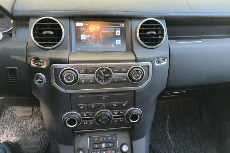 Used Land Rover Discovery 2016 3.0 SC Obsidian Black Heritage Edition HSE Audio And AC Panel