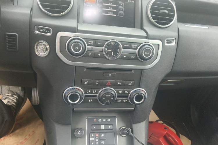 Used Land Rover Discovery  Audio And AC Panel