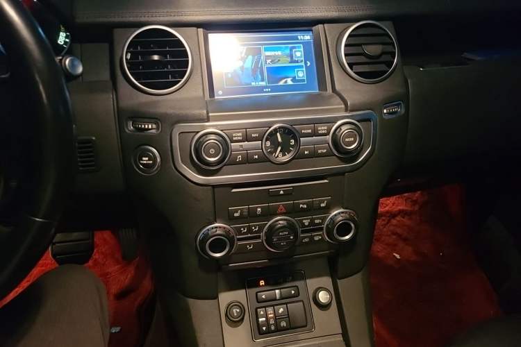 Used Land Rover Discovery 2016 3.0 SC V6 SE Audio And AC Panel