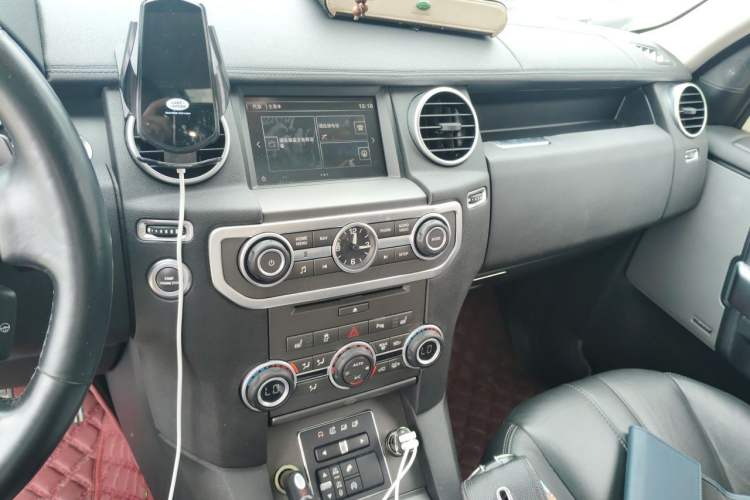 Used Land Rover Discovery 2016 3.0 SC V6 SE Audio And AC Panel