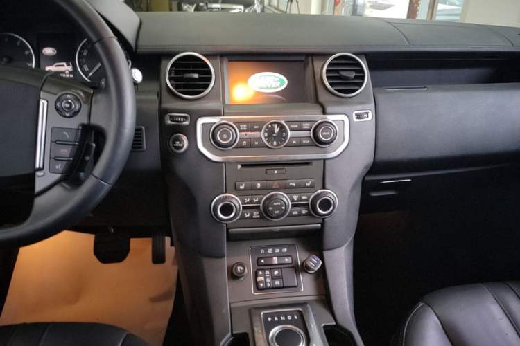 Used Land Rover Discovery 2016 3.0 SC Obsidian Black Heritage Edition HSE Audio And AC Panel