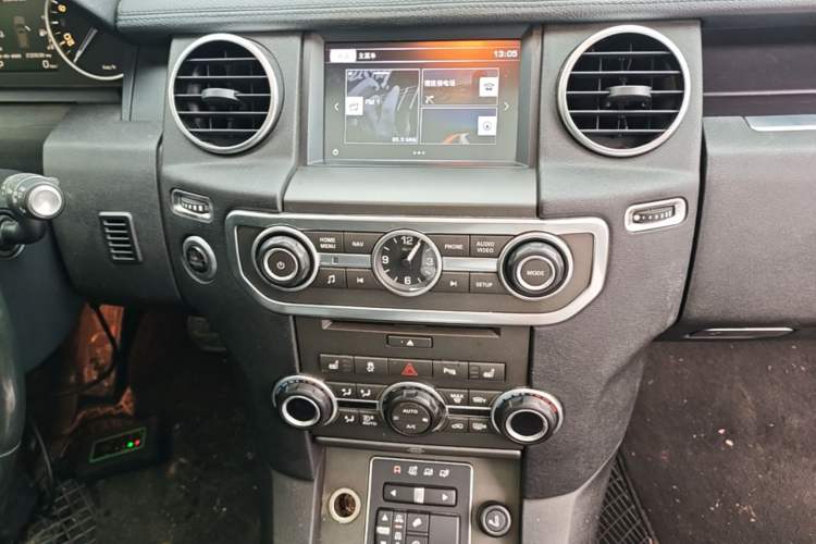 Used Land Rover Discovery 2016 3.0 SC Obsidian Black Heritage Edition HSE Audio And AC Panel