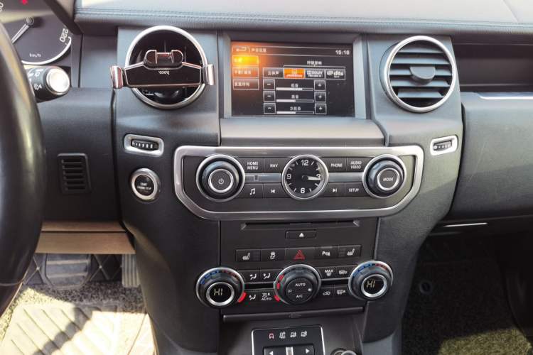 Used Land Rover Discovery 2016 3.0 SC Obsidian Black Heritage Edition HSE Audio And AC Panel