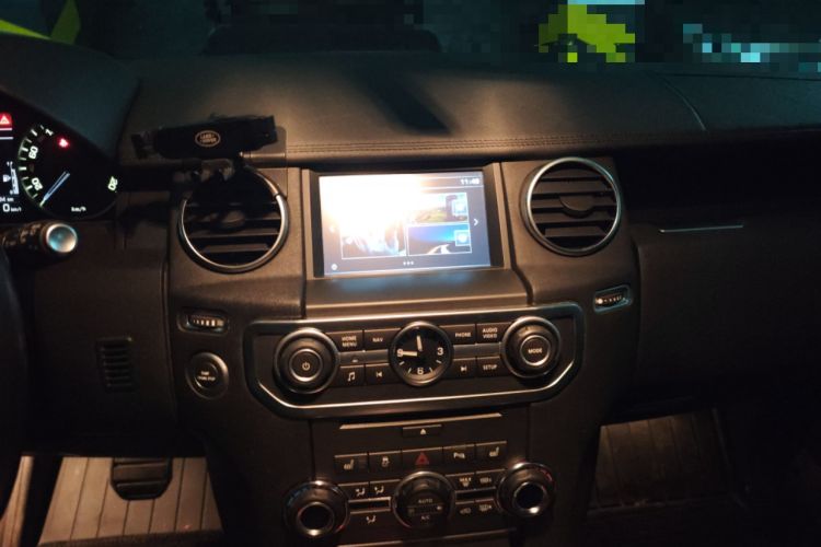 Used Land Rover Discovery 2016 3.0 SC Obsidian Black Heritage Edition SE Audio And AC Panel