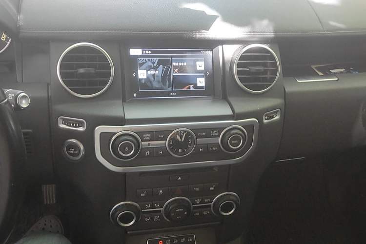 Used Land Rover Discovery 2016 3.0 SC Obsidian Black Heritage Edition HSE Audio And AC Panel