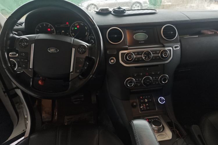 Used Land Rover Discovery 2016 3.0 SC V6 SE Center Console
