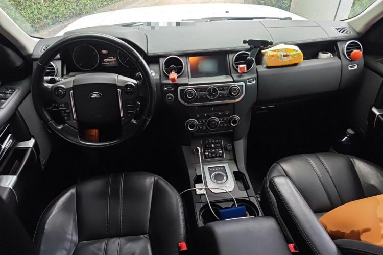 Used Land Rover Discovery 2016 3.0 SC V6 HSE Center Console