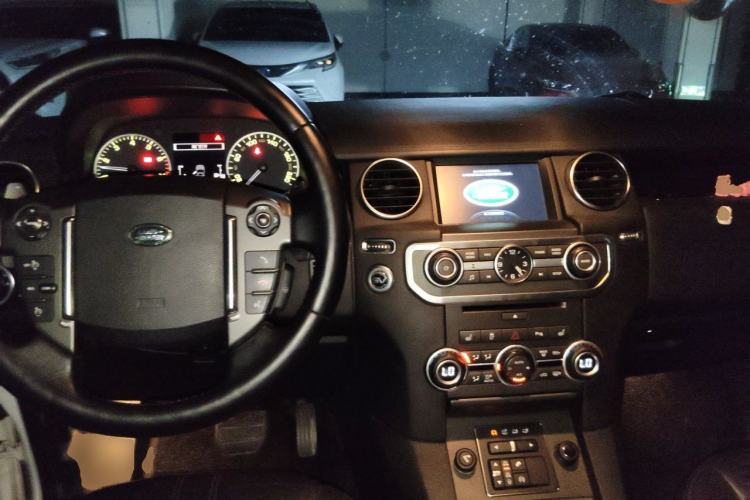 Used Land Rover Discovery 2016 3.0 SC V6 HSE Center Console