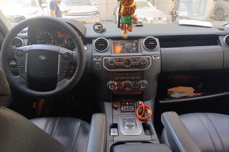 Used Land Rover Discovery 2016 4th Generation 3.0 SC Black Edition Collection HSE Center Console