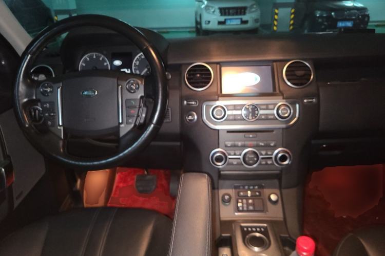 Used Land Rover Discovery 2016 3.0 SC V6 SE Center Console