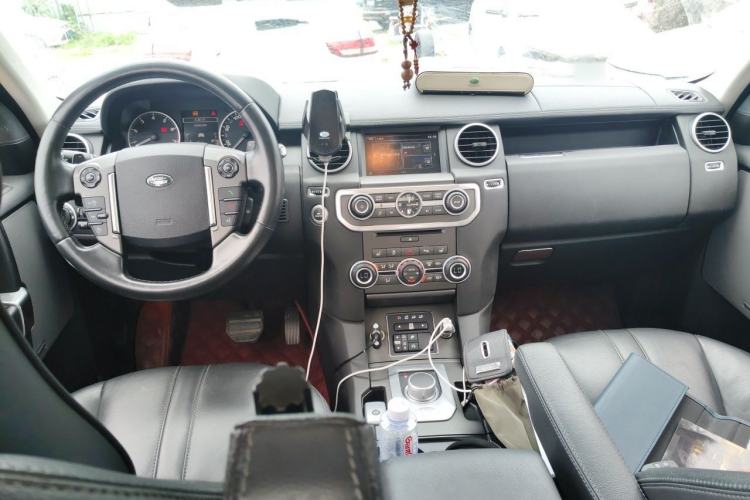 Used Land Rover Discovery 2016 3.0 SC V6 SE Center Console