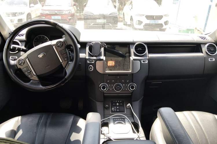 Used Land Rover Discovery  Center Console