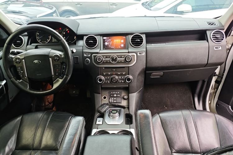 Used Land Rover Discovery 2016 3.0 SC Obsidian Black Heritage Edition HSE Center Console