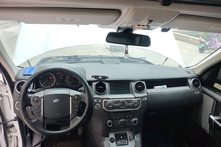 Used Land Rover Discovery 2016 3.0 SC V6 SE Center Console