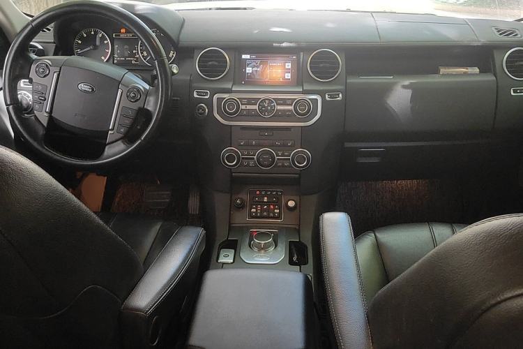Used Land Rover Discovery 2016 3.0 SC Obsidian Black Heritage Edition HSE Center Console