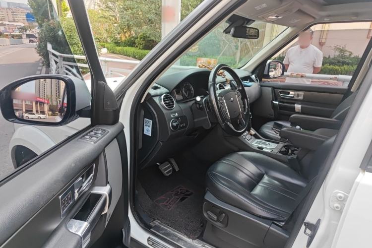 Used Land Rover Discovery 2016 3.0 SC Obsidian Black Heritage Edition SE Driver Seat