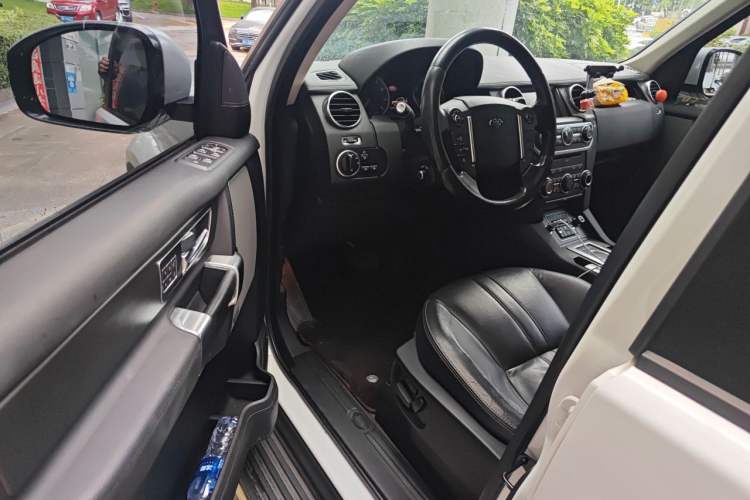 Used Land Rover Discovery 2016 3.0 SC V6 HSE Driver Seat