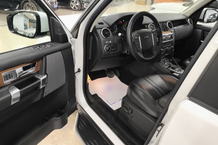 Used Land Rover Discovery 2016 3.0 SC Obsidian Black Heritage Edition HSE Driver Seat