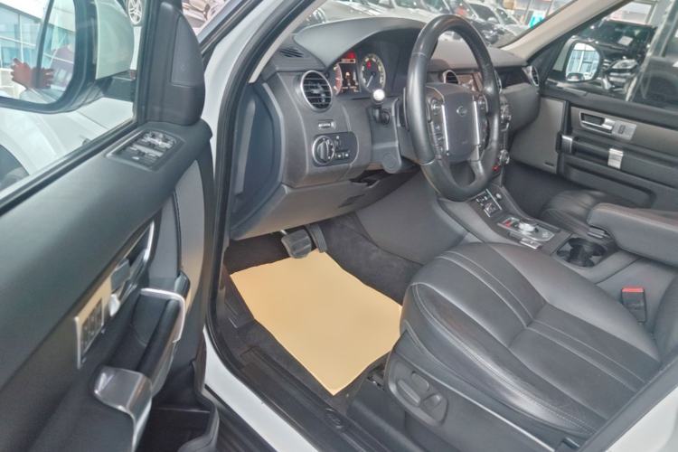 Used Land Rover Discovery 2016 3.0 SC V6 SE Driver Seat