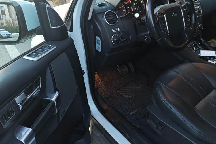 Used Land Rover Discovery 2016 3.0 SC V6 HSE Luxury Driver Seat