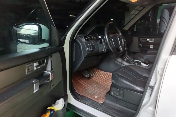 Used Land Rover Discovery 2016 3.0 SC Obsidian Black Heritage Edition HSE Driver Seat