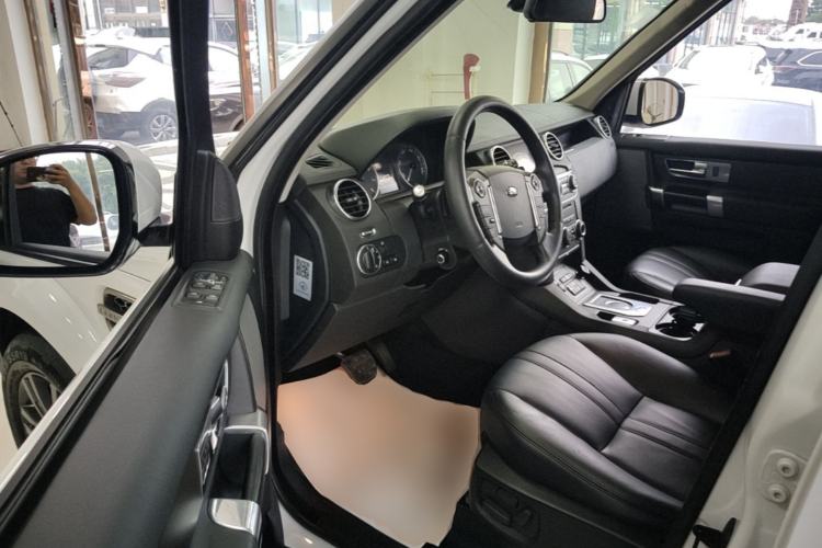 Used Land Rover Discovery 2016 3.0 SC Obsidian Black Heritage Edition HSE Driver Seat