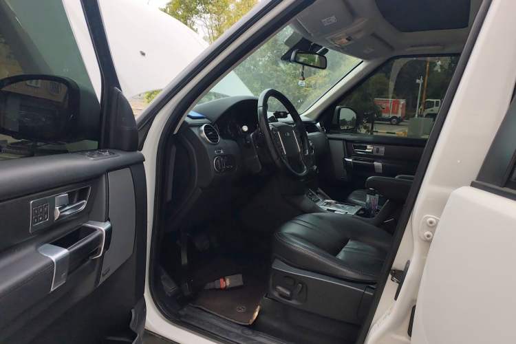 Used Land Rover Discovery 2016 3.0 SC V6 SE Driver Seat