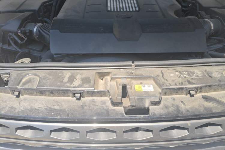 Used Land Rover Discovery  Engine Bay