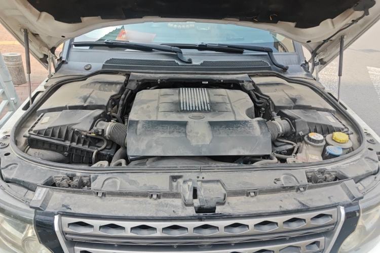 Used Land Rover Discovery 2016 3.0 SC Obsidian Black Heritage Edition SE Engine Bay