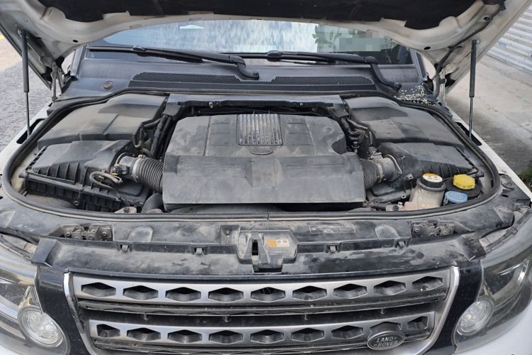 Used Land Rover Discovery 2016 3.0 SC Obsidian Black Heritage Edition SE Engine Bay