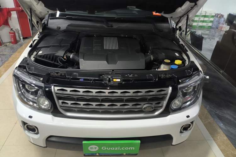 Used Land Rover Discovery 2016 3.0 SC V6 SE Engine Bay