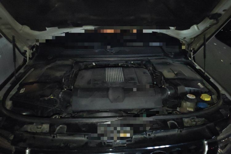 Used Land Rover Discovery  Engine Bay