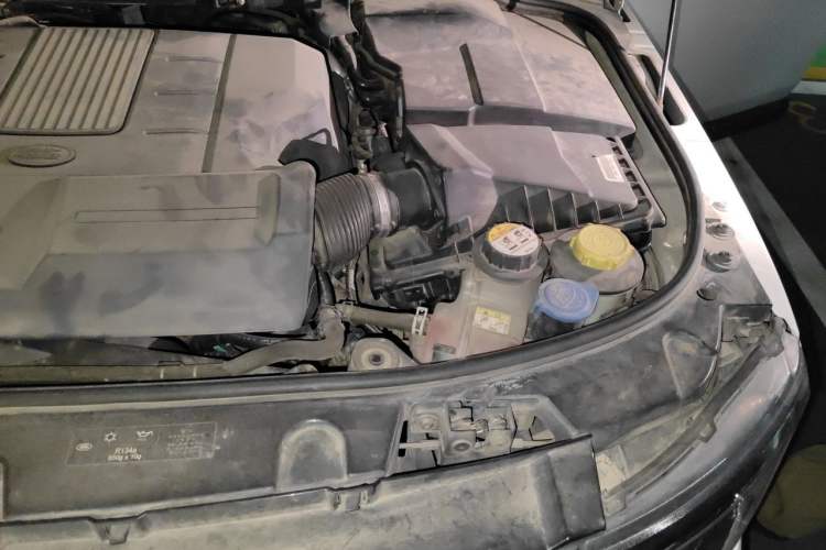 Used Land Rover Discovery  Engine Bay Left