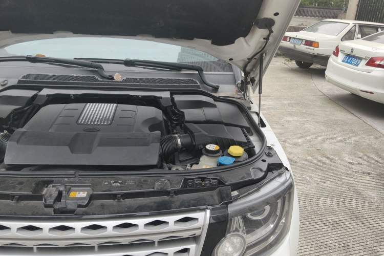 Used Land Rover Discovery  Engine Bay Left