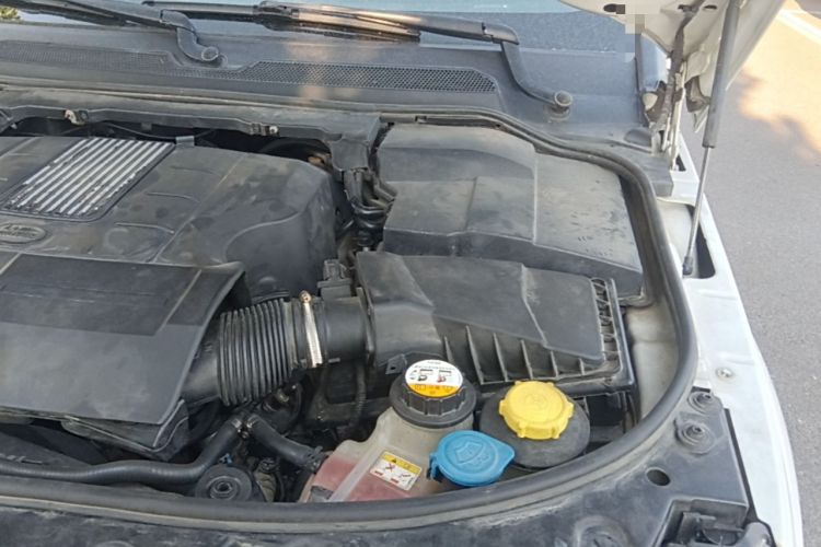 Used Land Rover Discovery  Engine Bay Left