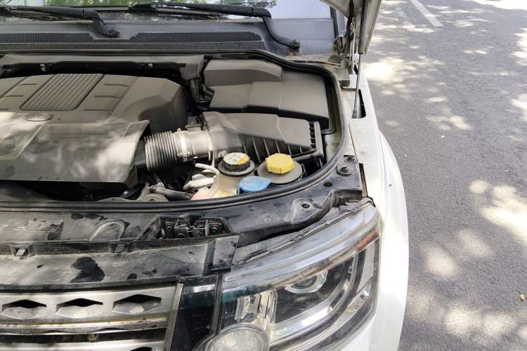 Used Land Rover Discovery  Engine Bay Left