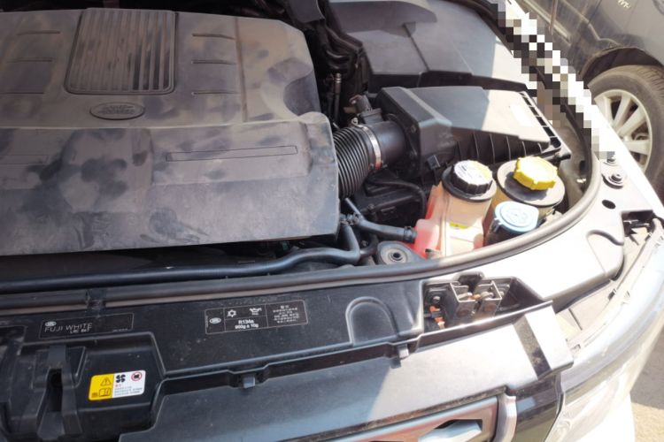 Used Land Rover Discovery 2016 3.0 SC Obsidian Black Heritage Edition HSE Engine Bay Left