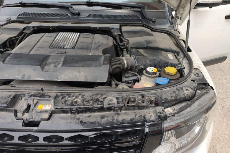 Used Land Rover Discovery 2016 3.0 SC V6 SE Engine Bay Left